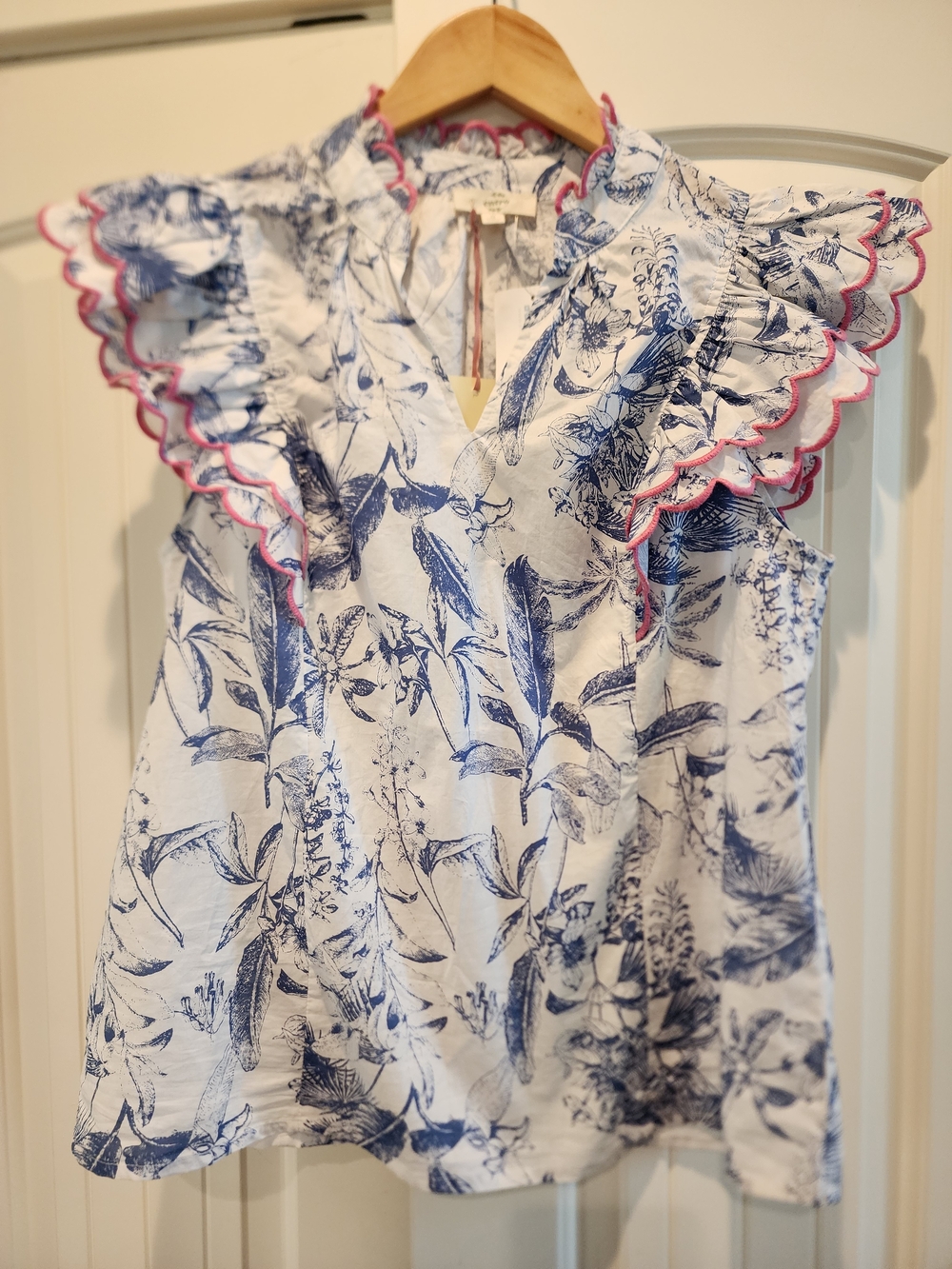 entro Blue Floral Print Top with Pink Trim- Medium